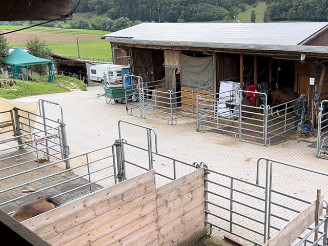 Der Pferdestallmit den Boxen